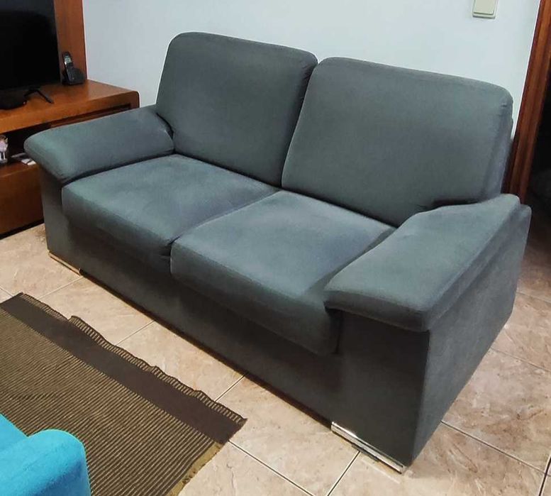 Sofá dois lugares Cinza rato
