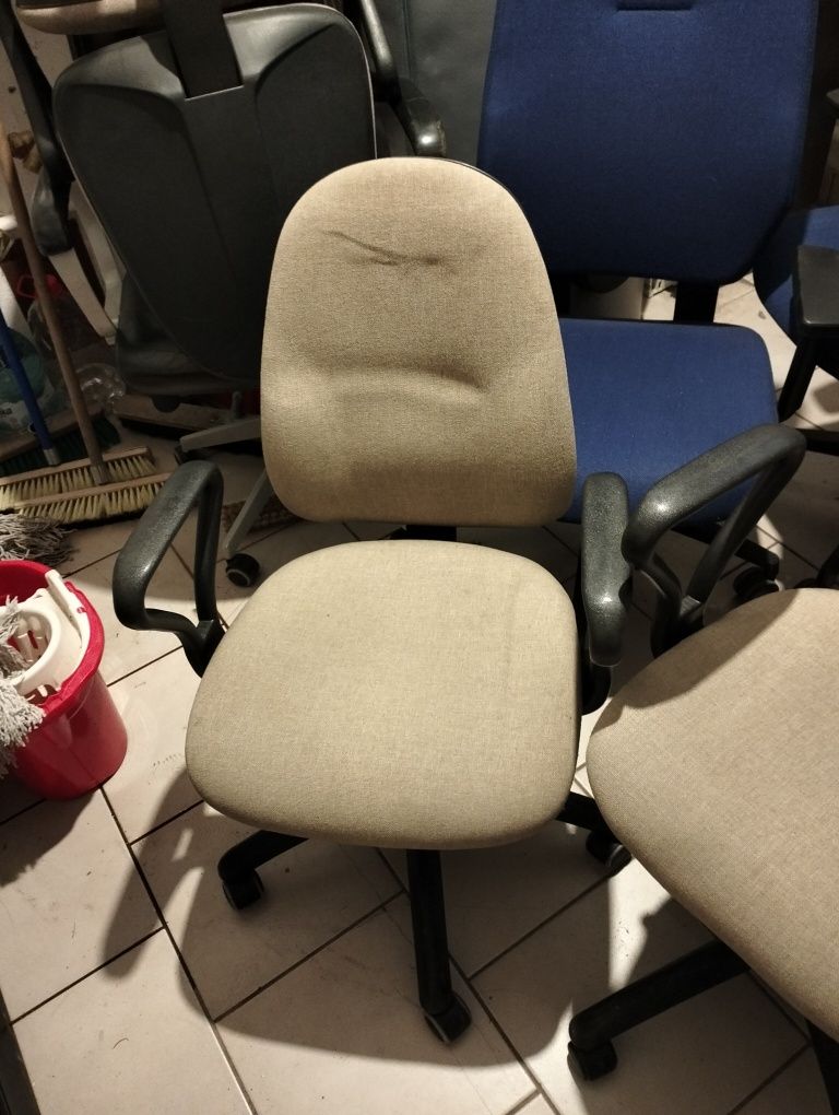 Krzesła biurowe obrotowe