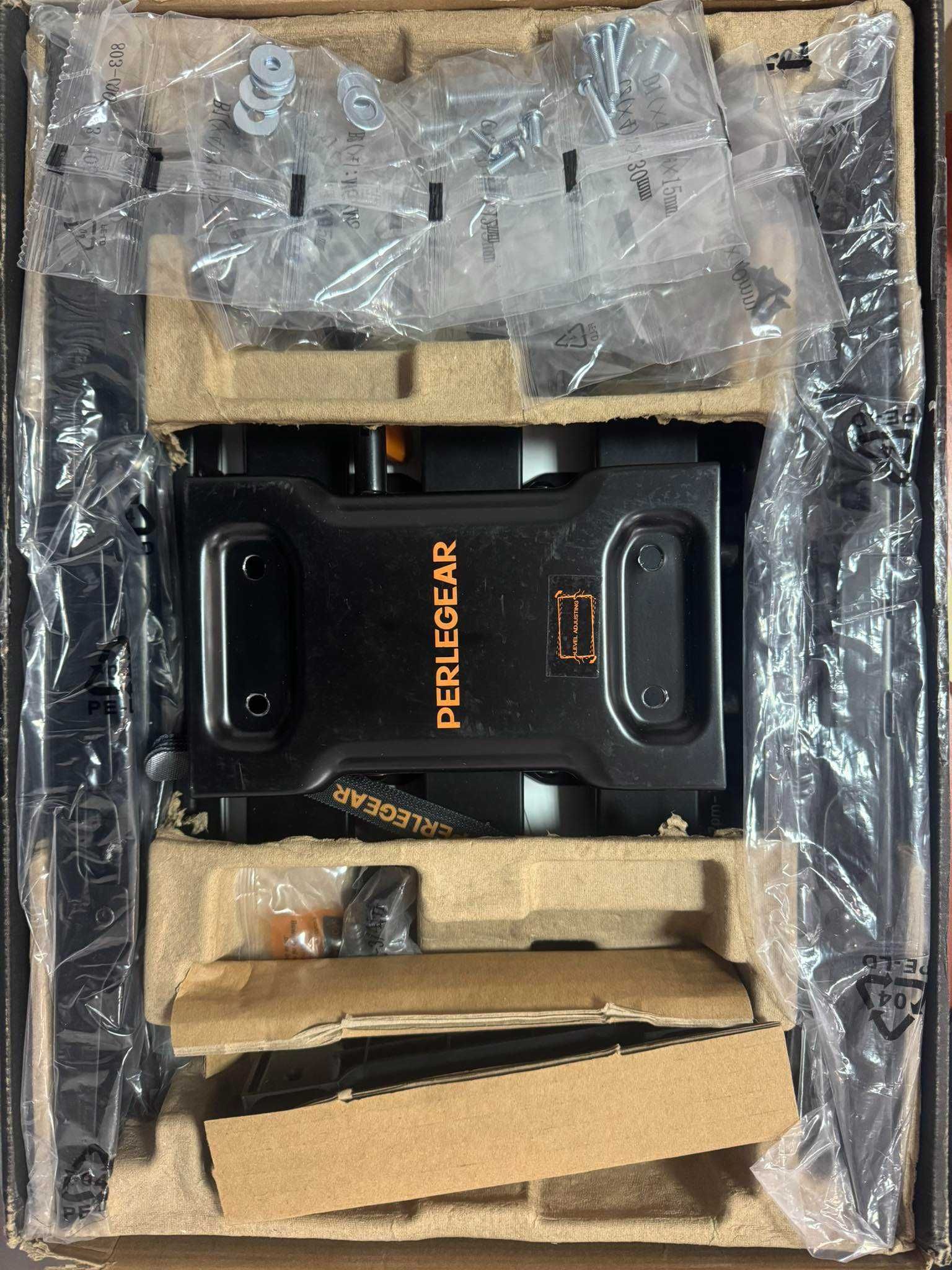 Perlegear uchwyt ścienny TV 42-84", wychylny, do 60 kg, VESA uniwersal