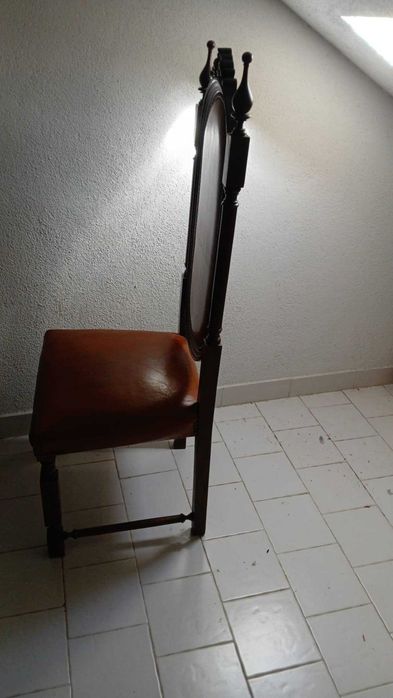 Cadeira de sala antiga