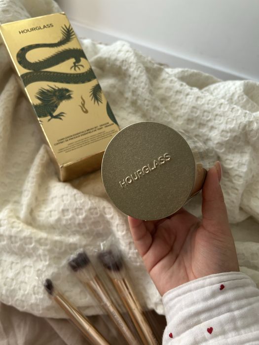 Zestaw pędzli do makijażu Hourglass Complexion Essentials Set - Dragon
