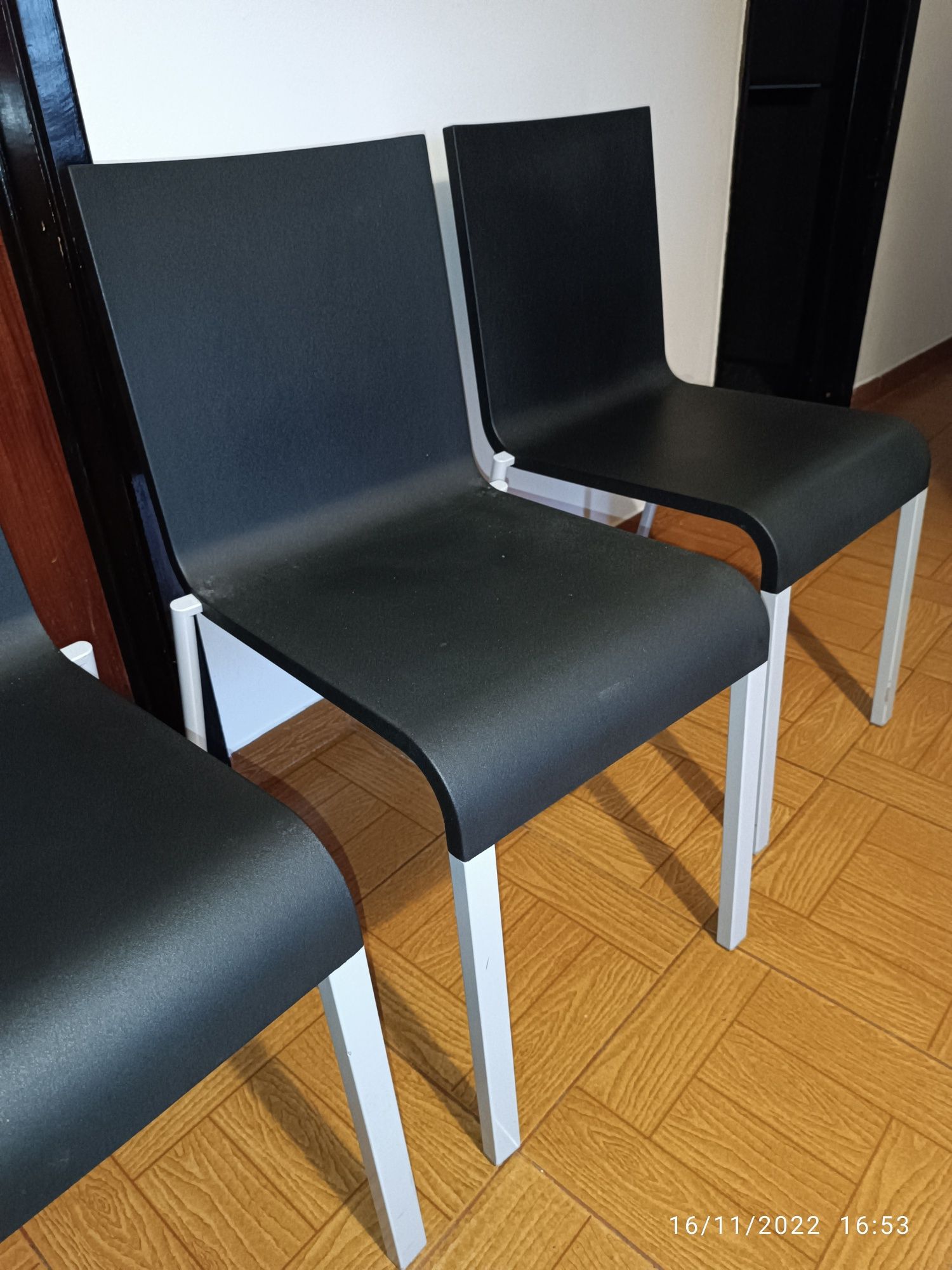 3 Cadeiras Vitra .03 Design Maarten Van Severen