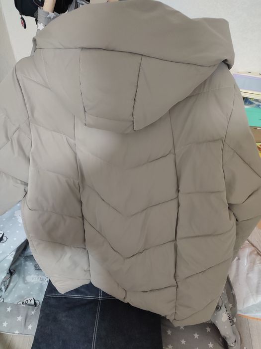 Продам зимню куртку нова