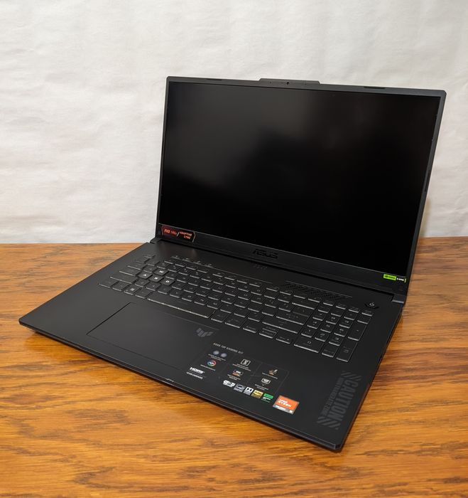 Asus tuf A17 rtx4050 Ryzen 9 7940hs