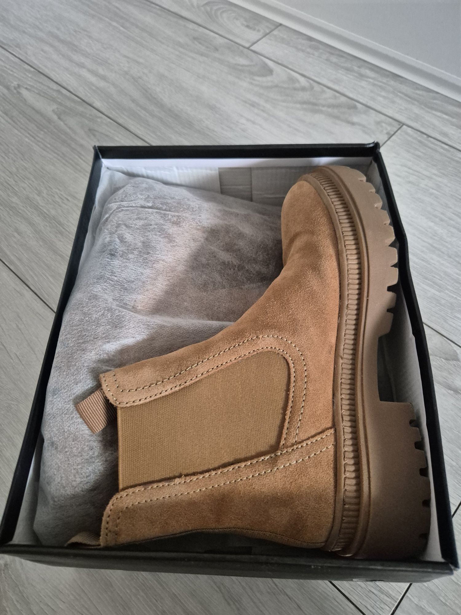 Botki damskie marki Lasocki w kolorze camel rozmiar 39 skórzane!