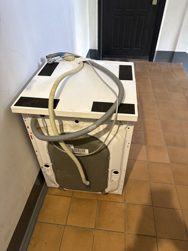 Продам пральну машину electrolux ewf1308wdl2 під ремонт або запчастини
