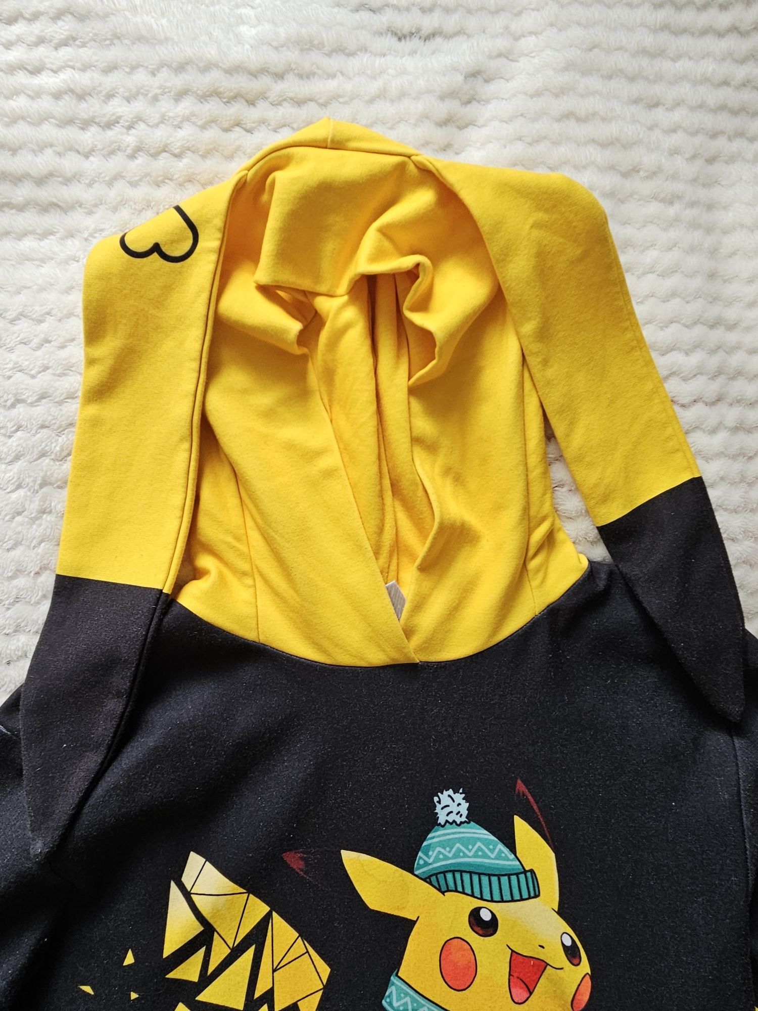 Bluza z kapturem z nadrukiem Pikachu