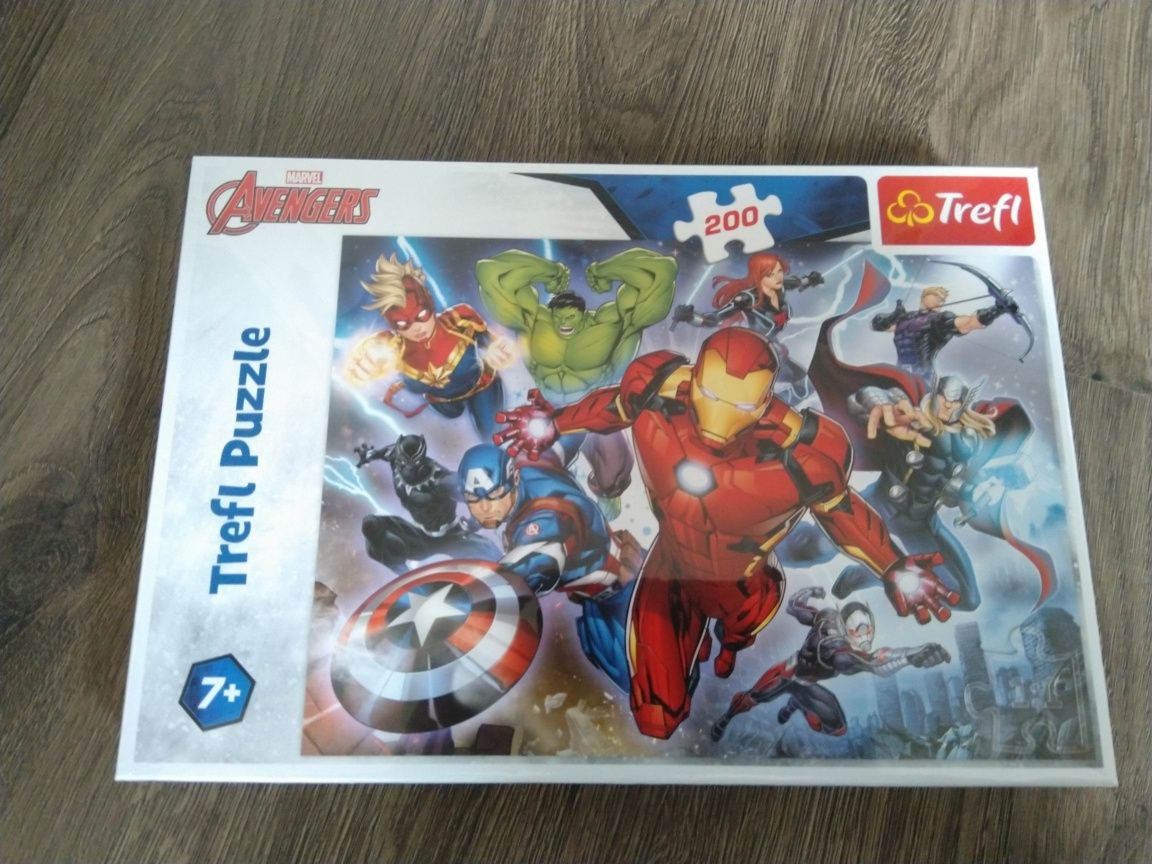 Puzzle 200 Elementów Avengers TREFL