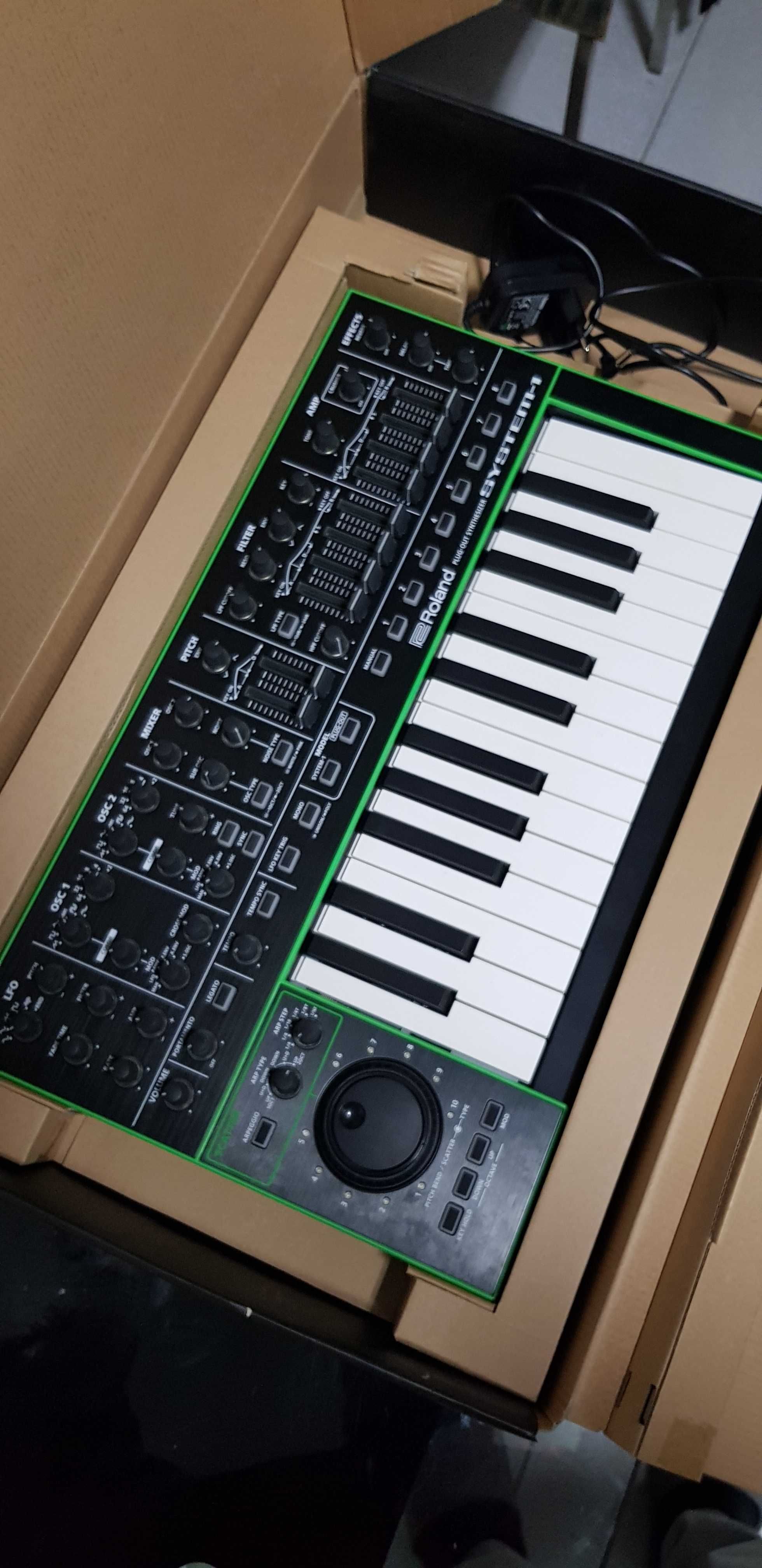 Roland Aira System 1 novo