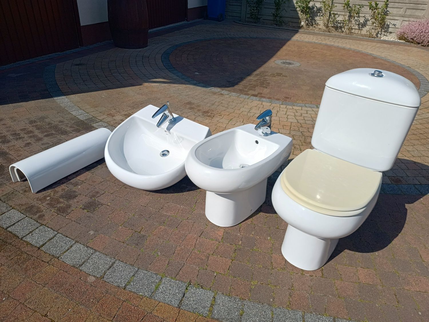 Umywalka, bidet i sedes- jedna marka. Stan bardzo dobry!