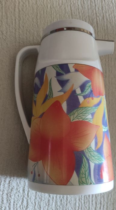 Термос с кнопкой