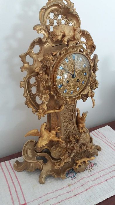 Relógio de pêndulo Luís XIV rococó, bronze dourado.