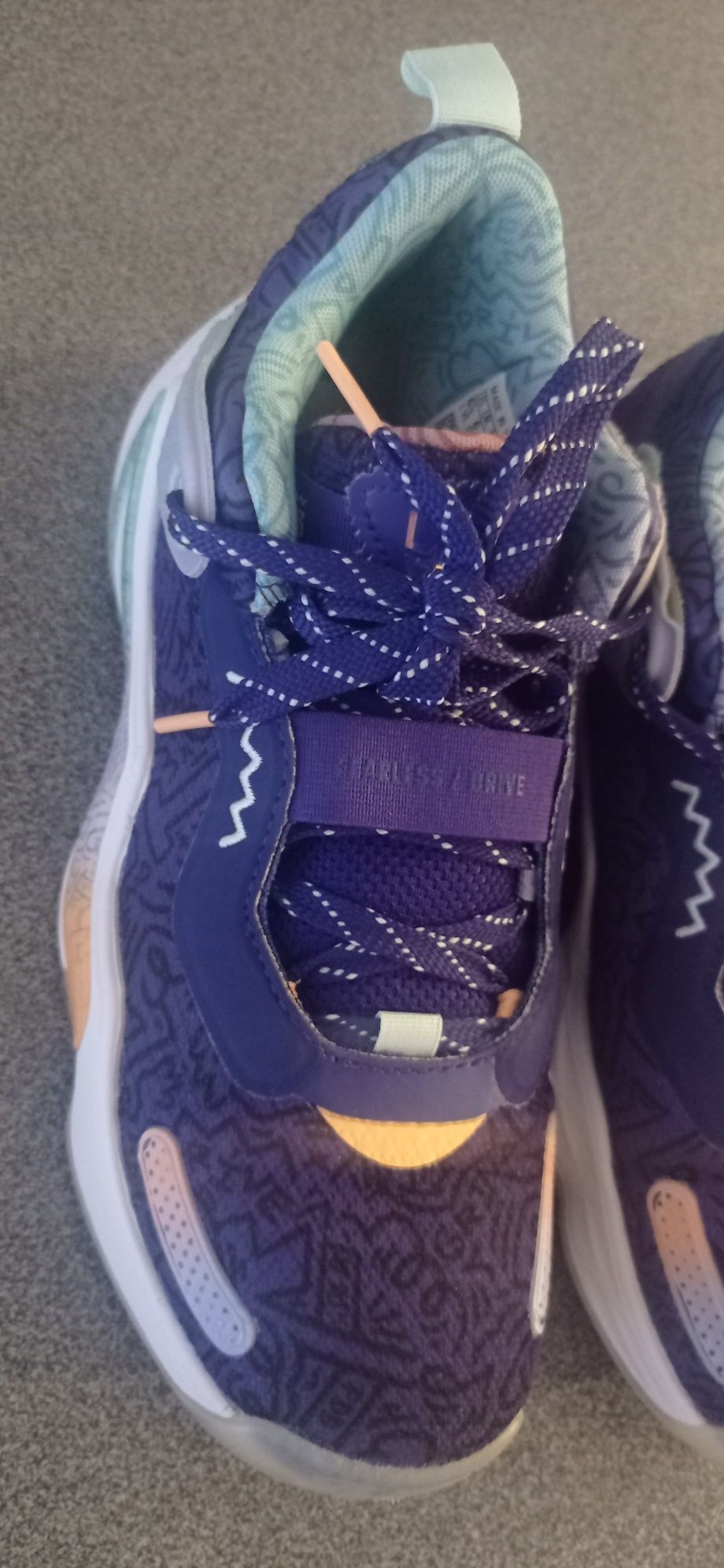 Buty adidas d.o.n issue 3 rozm 39 ,1/3 koszykówka siatkówka