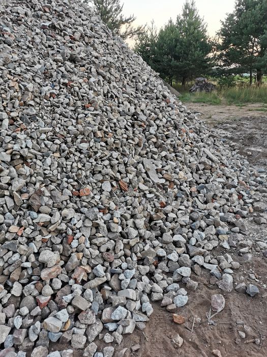 Gruzobeton, tłuczeń, podsypka, gruz, przekrusz