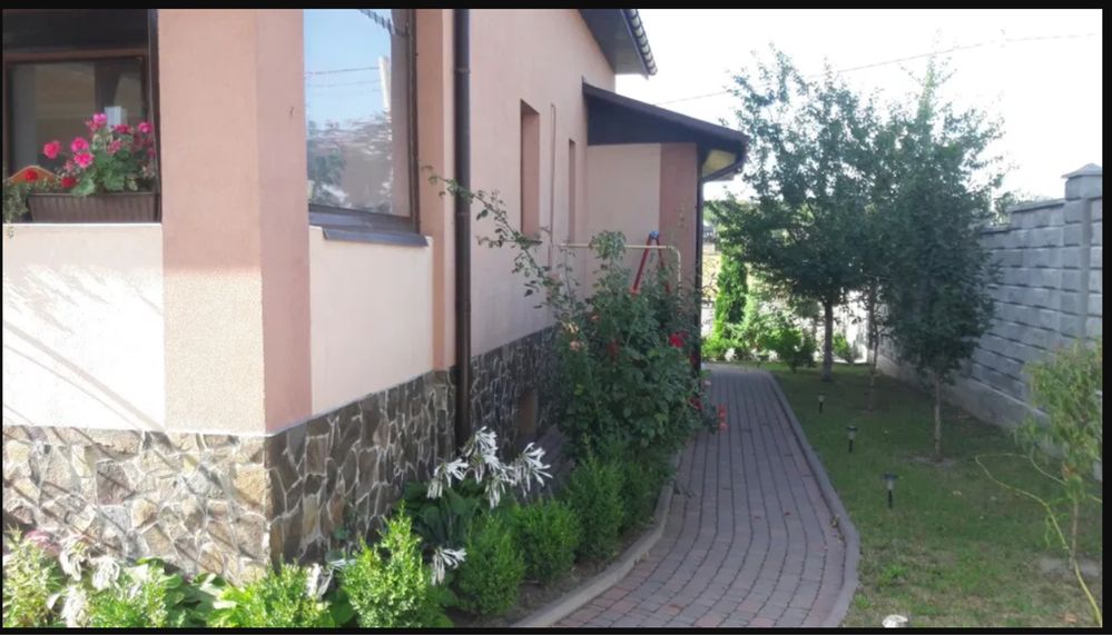 Продам затишний будинок в Городку