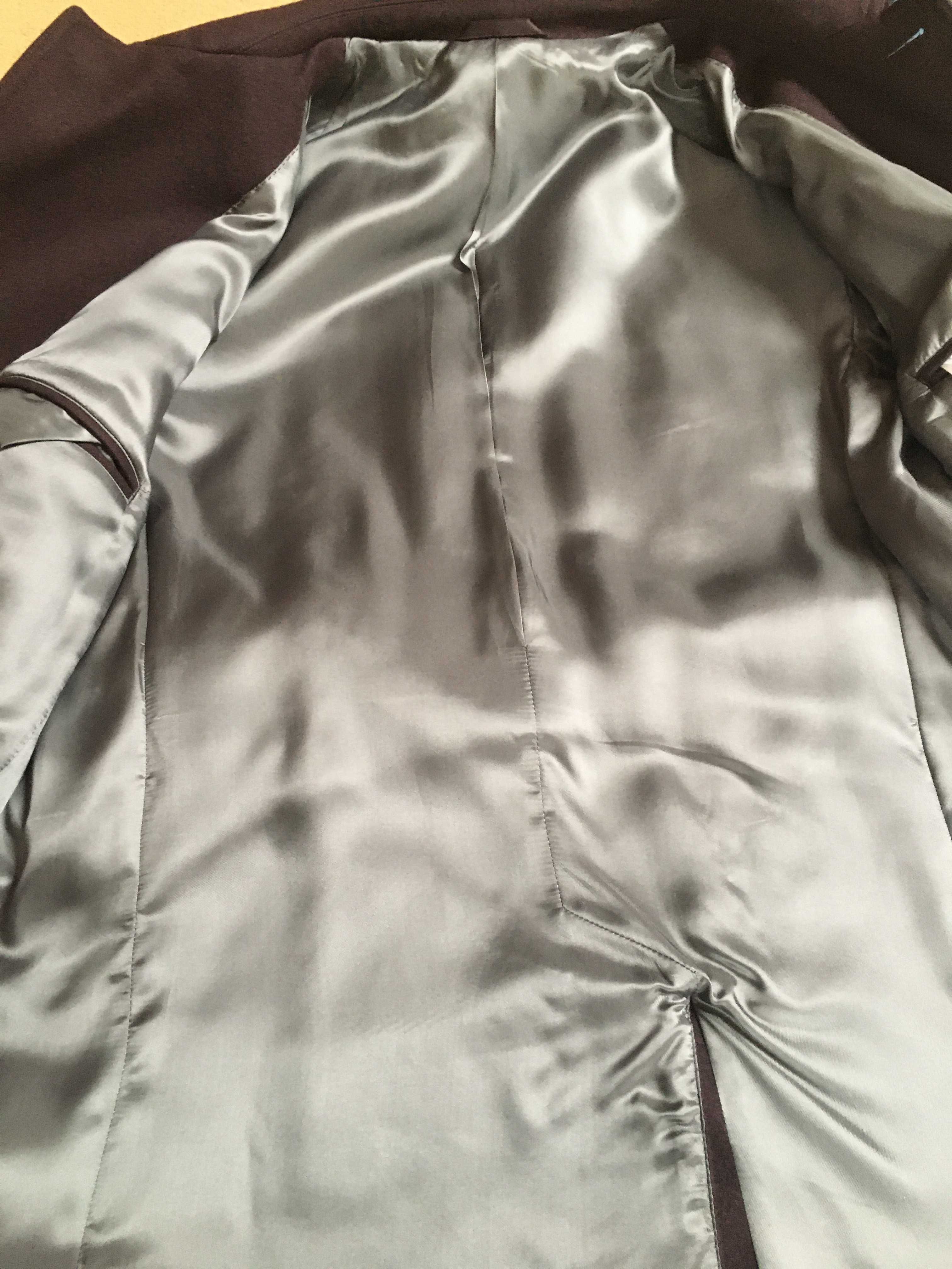 Płaszcz Bytom roz.50 z kapturem i paskiem bordowy nowy