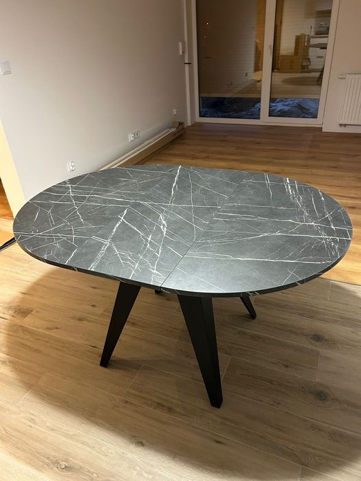 Nowy stól kuchenny na sprzedaż