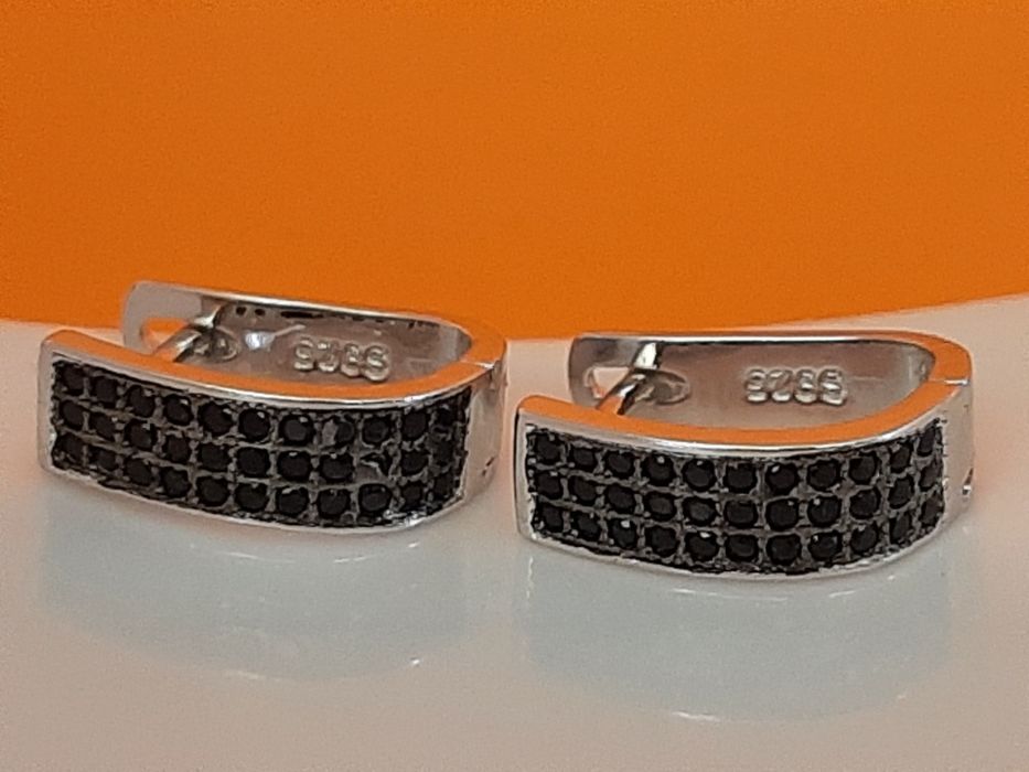 Srebrno czarne kolczyki z zapięciem angielskim p.925