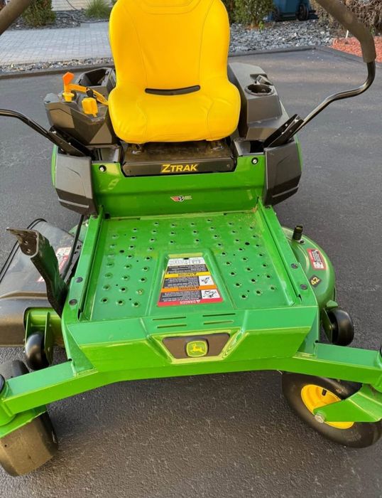 kosiarka samojezdna John Deere Z315E z 2023 roku. Z USA