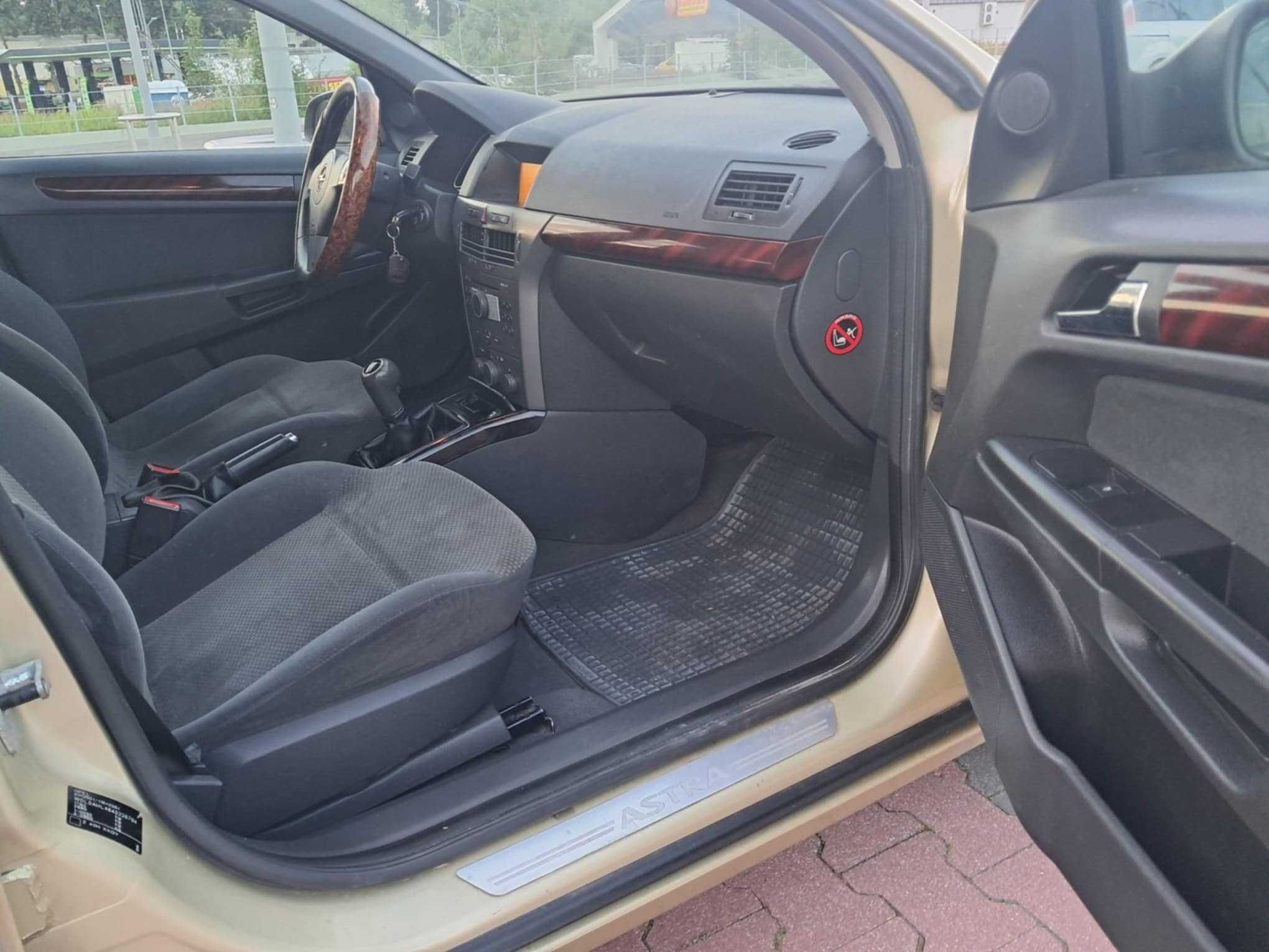 OPEL  ASTRA H 2004 r  1,6 B+GAZ 5 drzwi HATCHBACK
