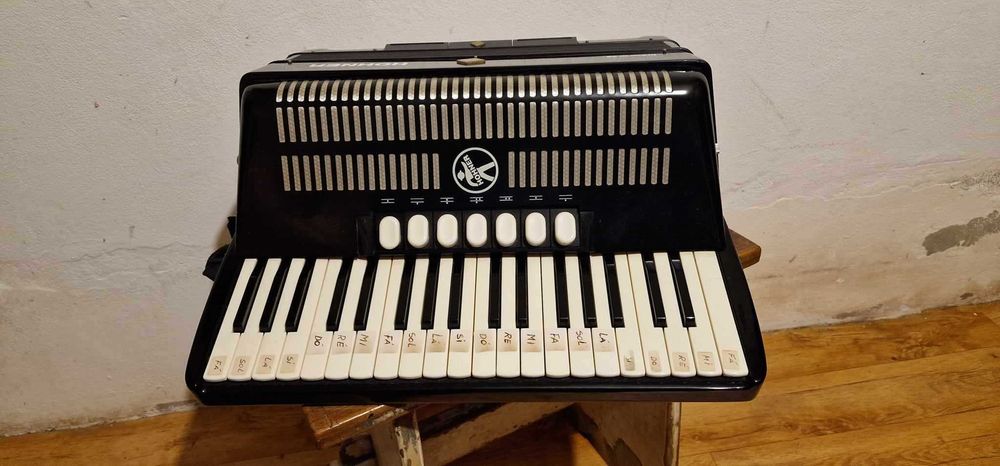 Acordeão Hohner Bravo III 96