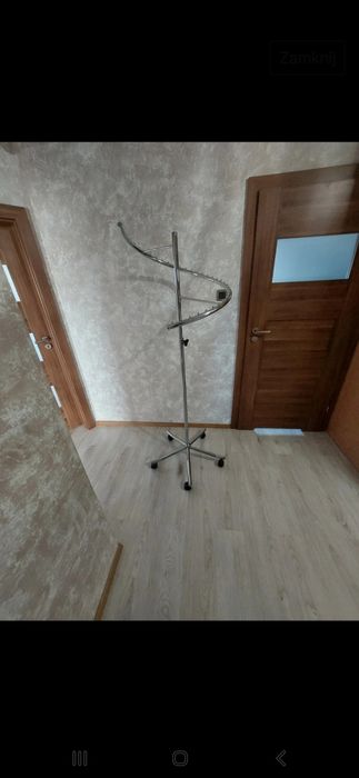 Wieszak obrotowy regulowany na ubrania wysokość  do 160 na 80 cm