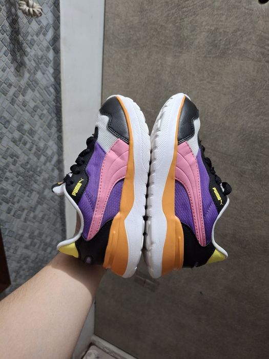 Дитячі кросівки PUMA VOYAGE  32 розмір 20,5 см білі чорні рожеві