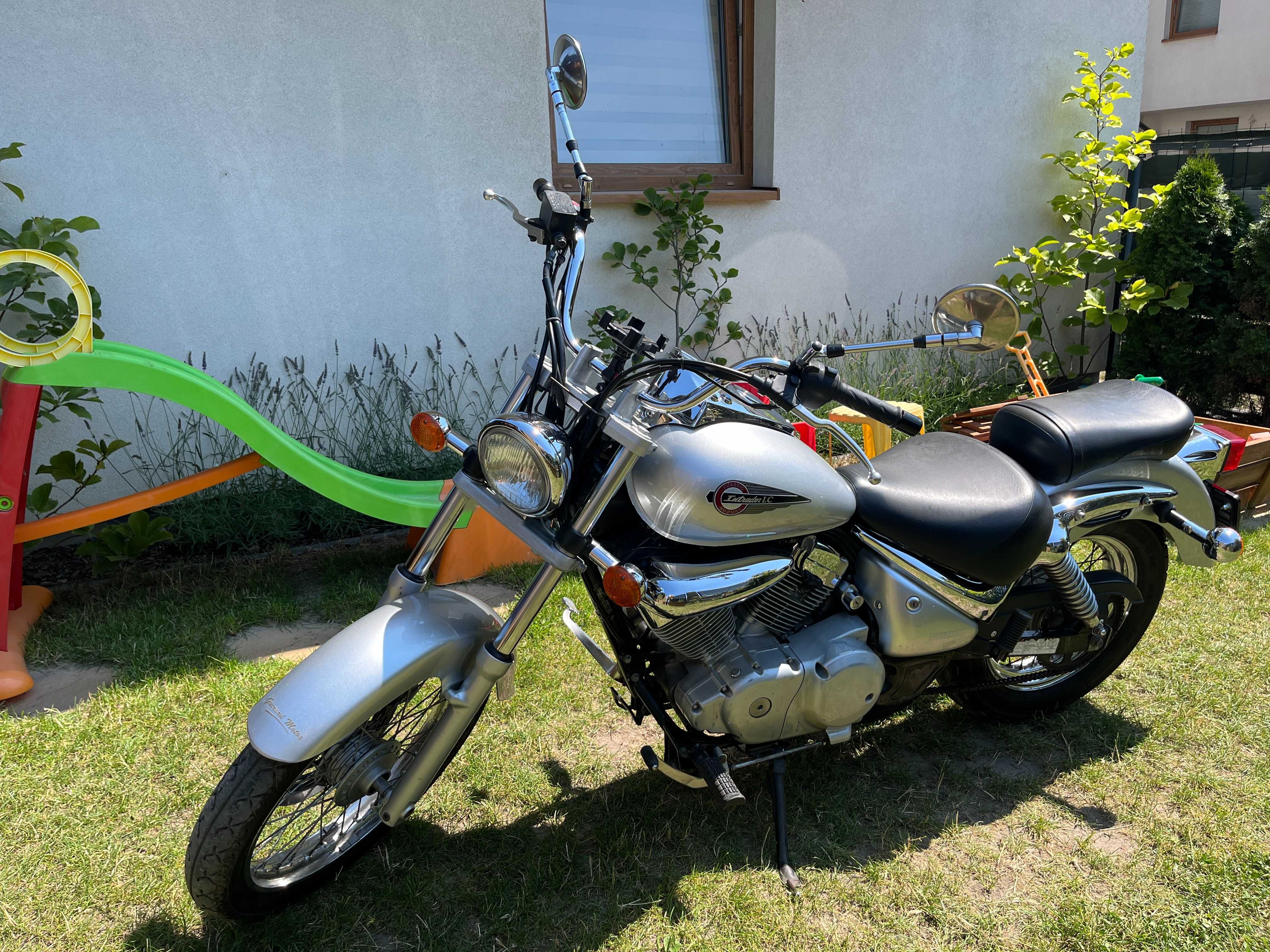 Suzuki Intruder 125