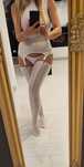 Biały komplet koszulka pończochy z lycra spandex błyszczący ala latex