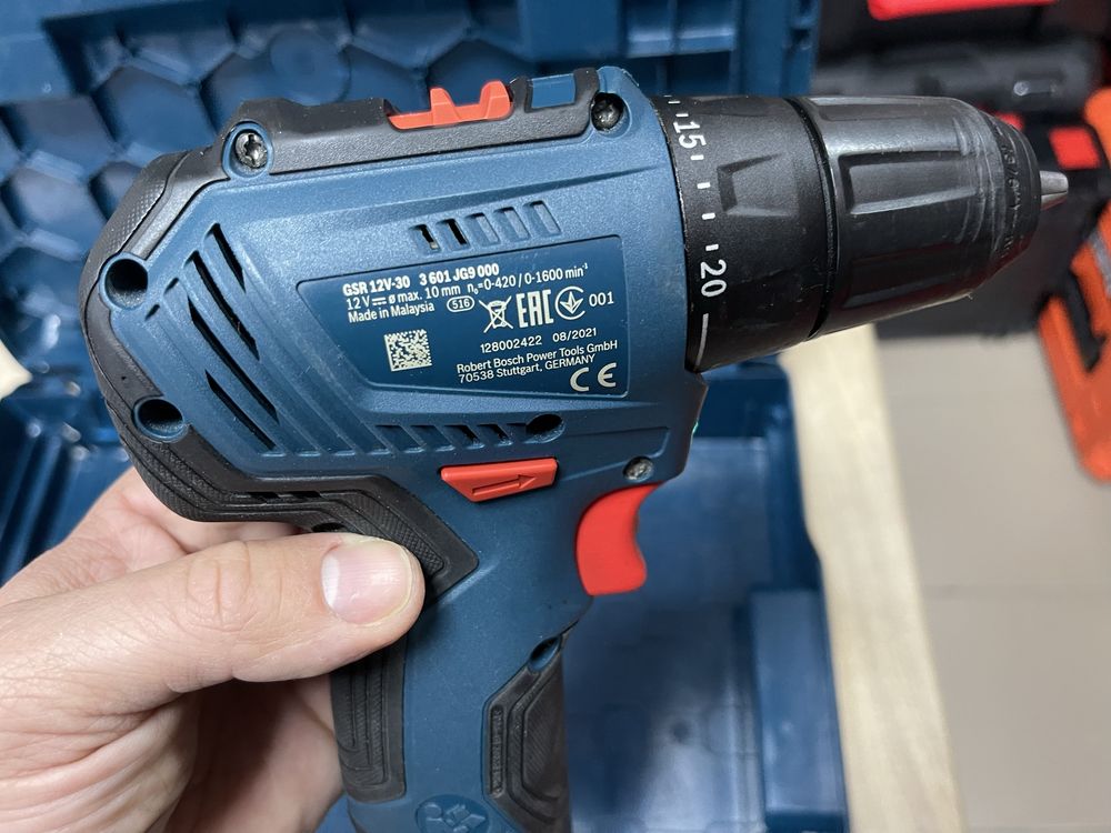 Bosch GSR 12V-30 / безщітковий шуруповерт Бош 12V, комплект