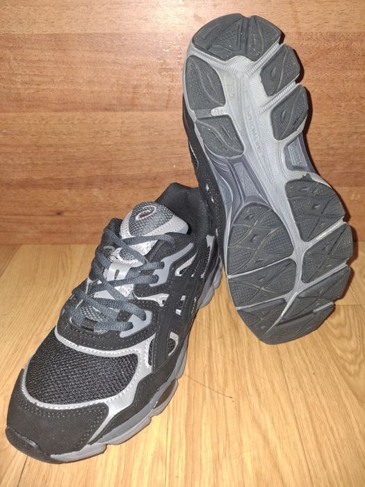 Нові чоловічі кросівки asics