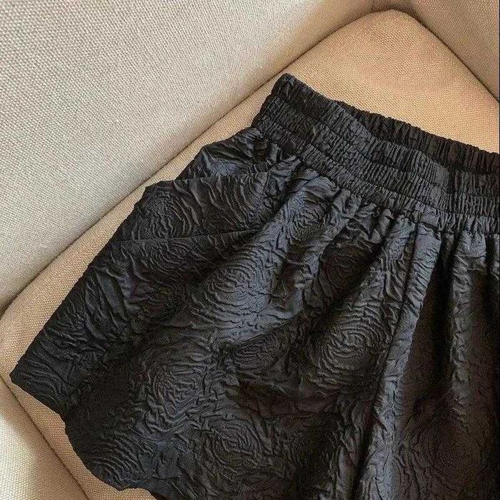 Шорти в квітковий принт, чорні та молочні