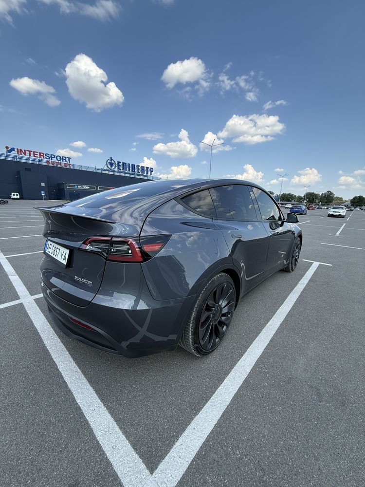 Авто Tesla Y 2023 Performance