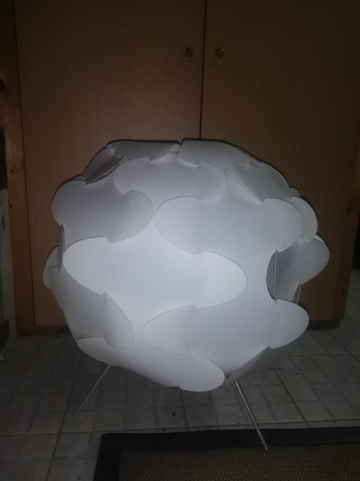 Candeeiro de pé branco para decoração