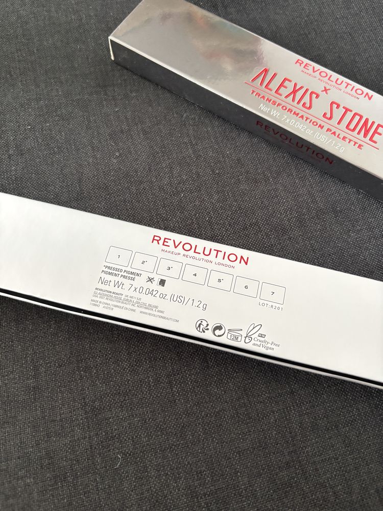 Revolution x Alexis Stone transformation palette paleta cieni pigmenty