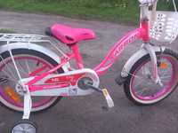 Śliczny rower dla dziewczynki