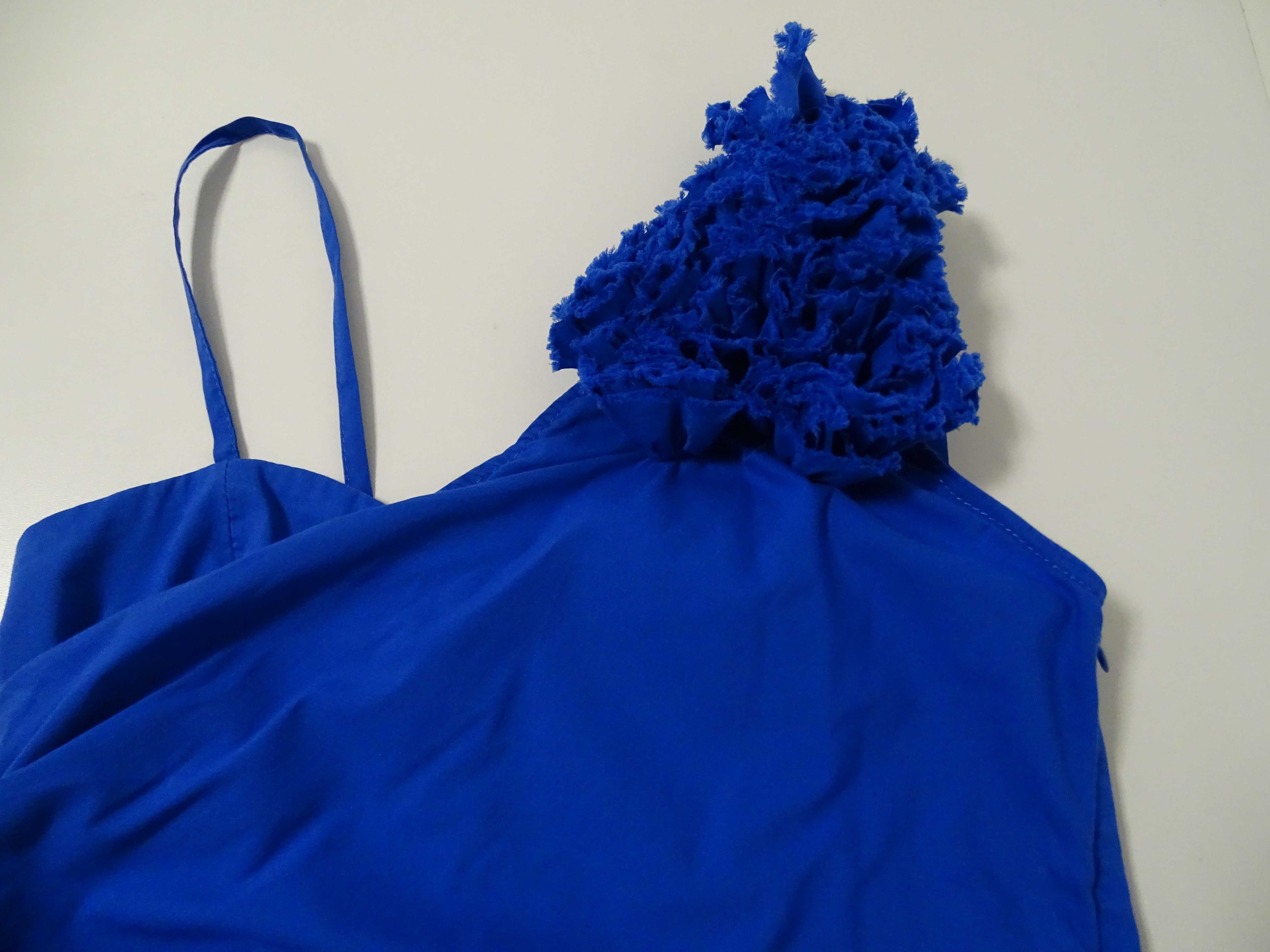 Vestido assimétrico em azulão