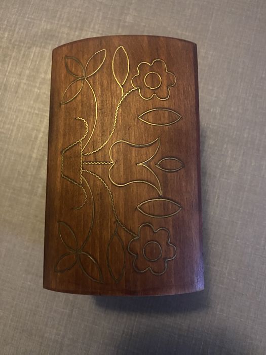 Drewniana kasetka inkrustowana