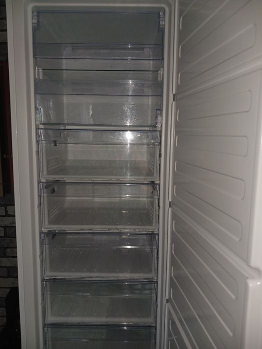 Продам морозильную камеру