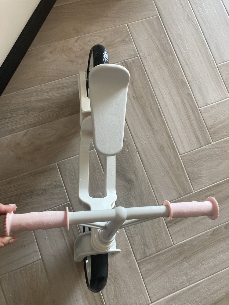 Bobike rowerek biegowy biało-różowy