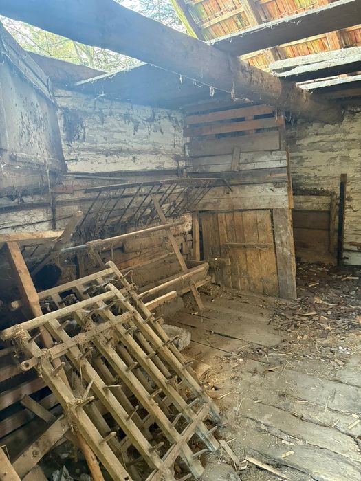 Stajenka z bali do rozbiórki