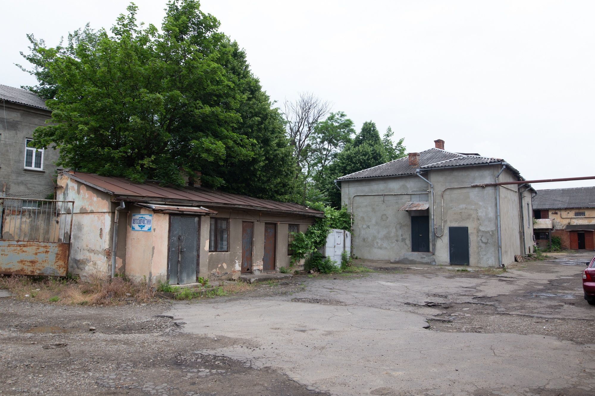 Продається  група комерційних приміщень біля ЖД Вокзалу в м. Чернівці