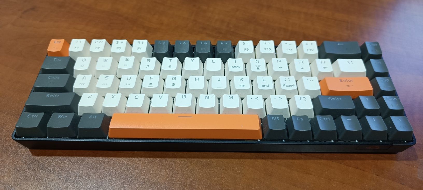 Teclado mecânico RGB