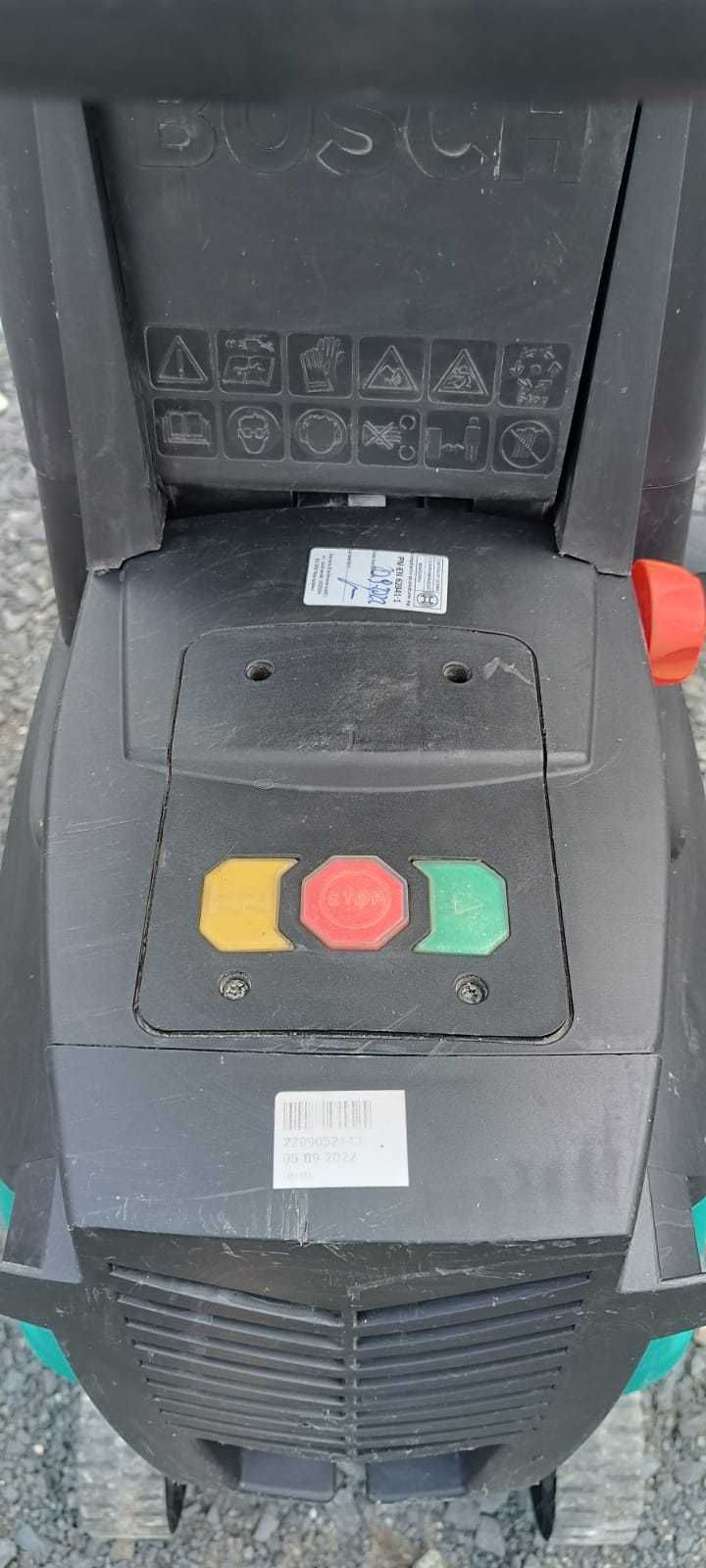BOSCH 3 600 H03 101 maszyna  do zrębkowania gałęzi