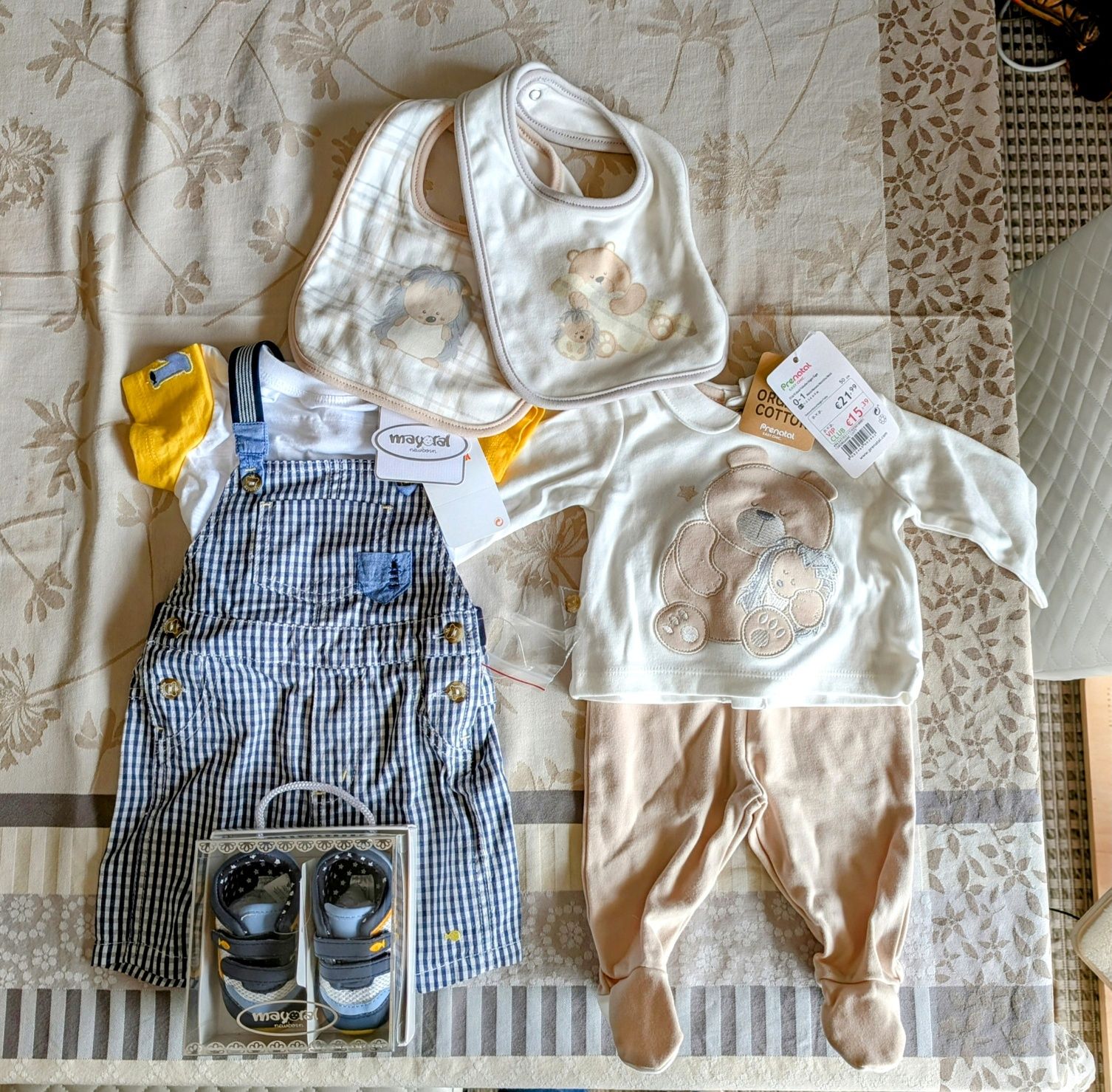 Roupa de bebé nova