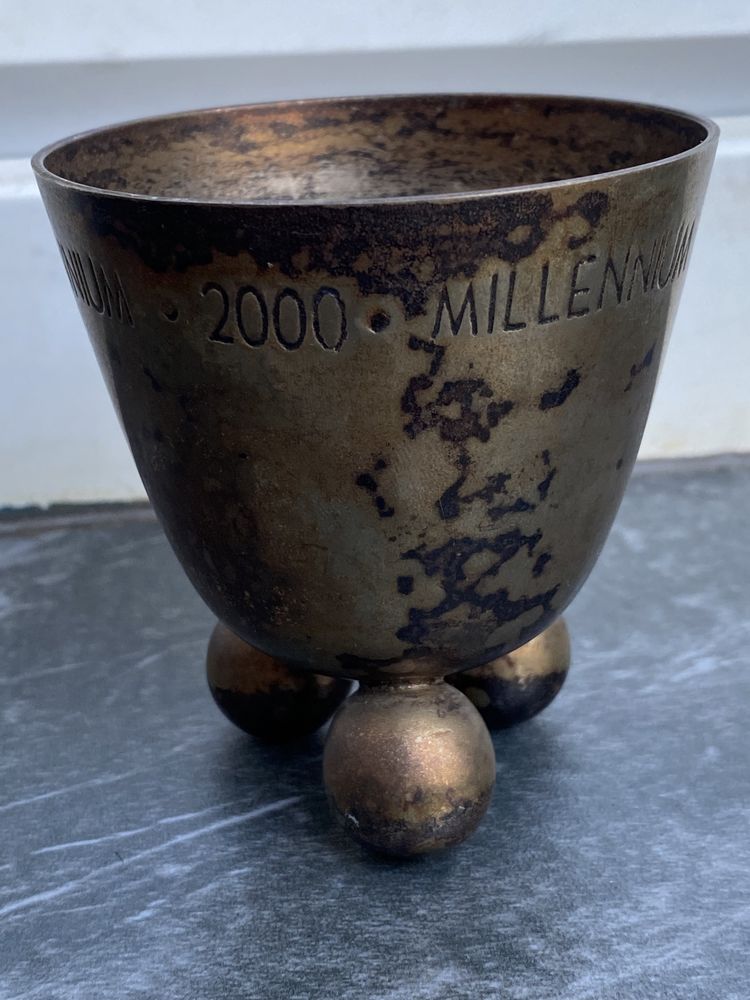 Stary kubek waza Millennium 2000 plater