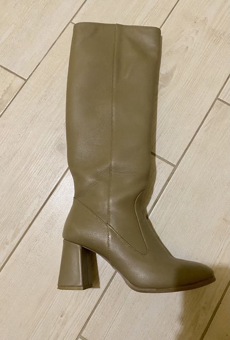 Чоботи жіночі