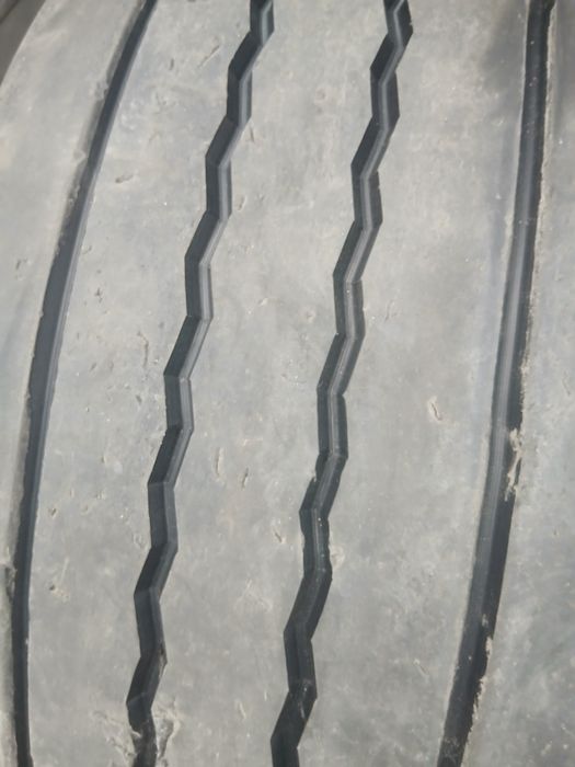 Грузові шини бу 385/65/R22.5