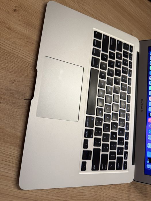 Macbook AIR 2017 intel core i5 8 GB ram 256 GD SSD