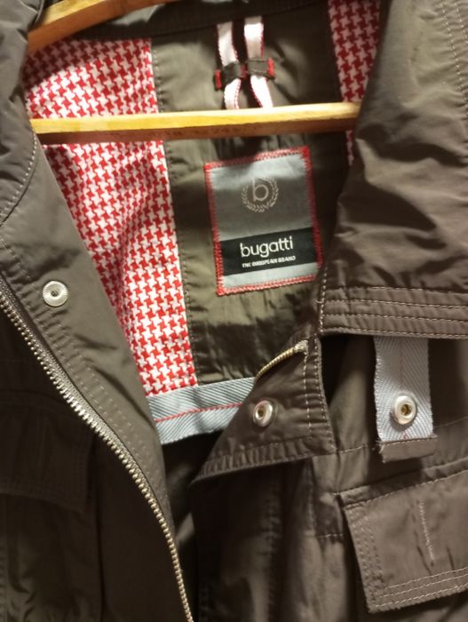 Вітровка бренд bugatti. Розмір 52.